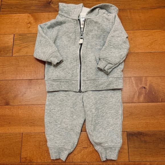 Carter’s 2 piece gray sweatsuit size 6 months - Picture 1 of 2
